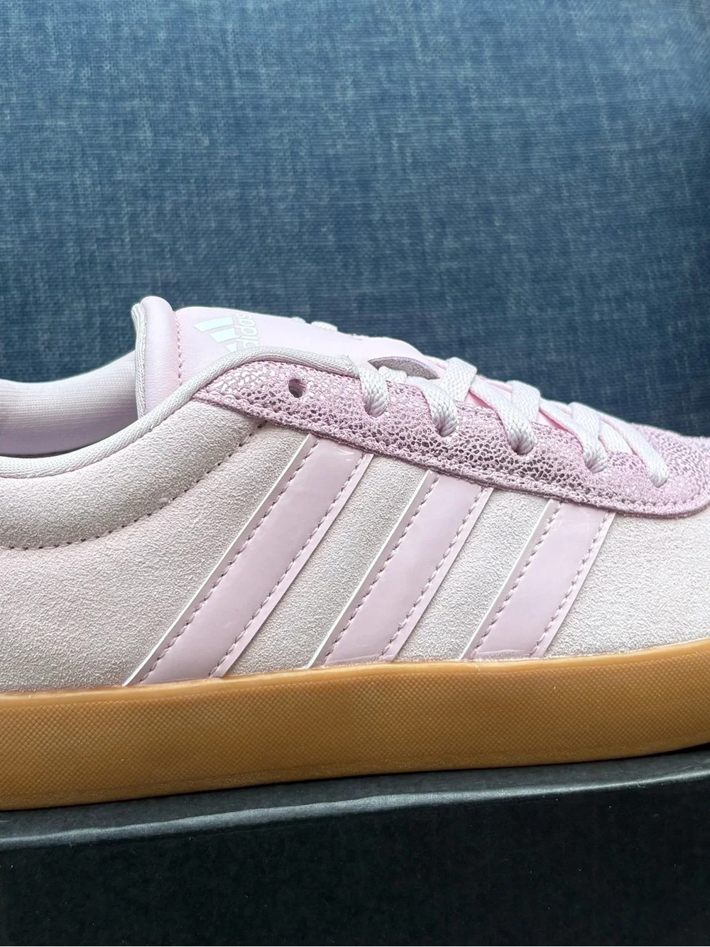 Adidas girl’s soft Pink with shimmering pink Sneakers youth 4.5, women’s 5.5